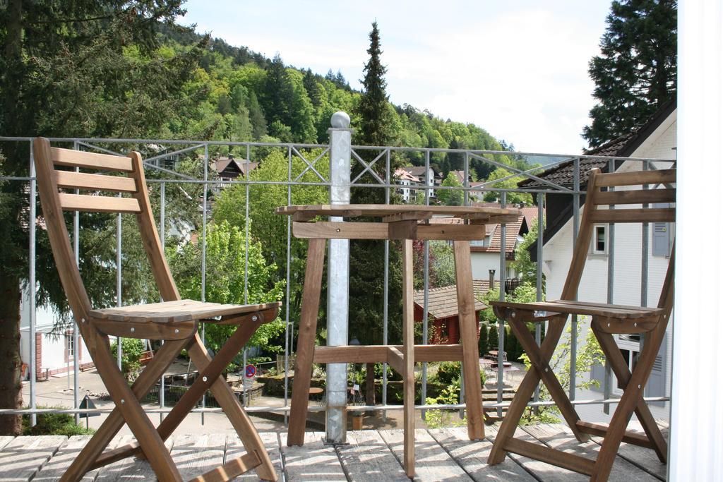Gaestehaus Villa Lina Bad Herrenalb Exterior photo
